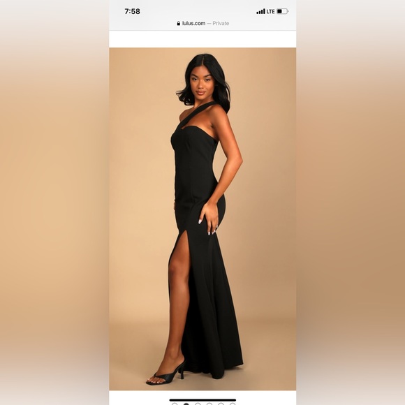 Lulu’s Your Majesty Asymmetrical Mermaid Maxi Dress. Small - Picture 2 of 5